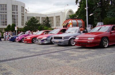 Minisraz upravených vozů (2005)